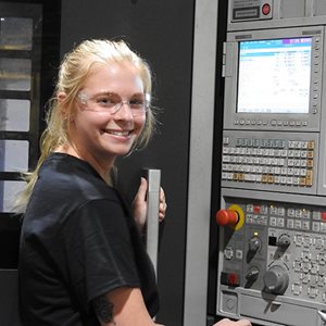 漢娜,Gilbertson機Tool-CNC技術員學生馬裏內特校園
